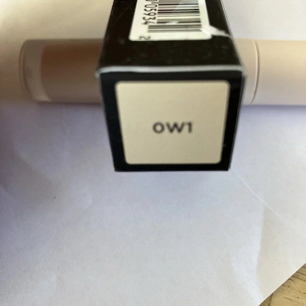 new in box Laura Mercier Real Flawless Weightless Perfecting Concealer OW1‎